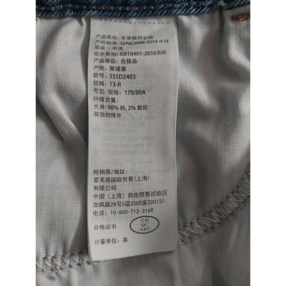 Hollister Ultra High-Rise Mom Jean Distressed Light Wash Raw Hem Sz 13R - Picture 7 of 11